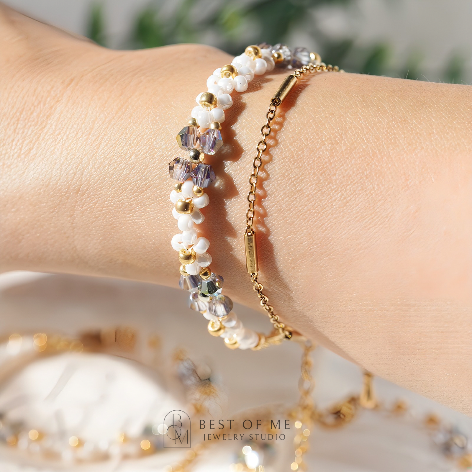 handmade flower bracelet with glass beads and delicate floral design ,crafted in Canada.